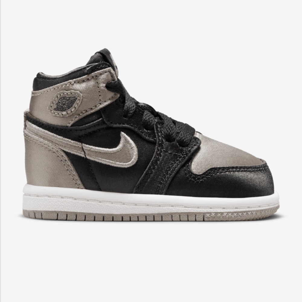 Jordan AJ1 Retro High OG black, grey, and white Size 4C